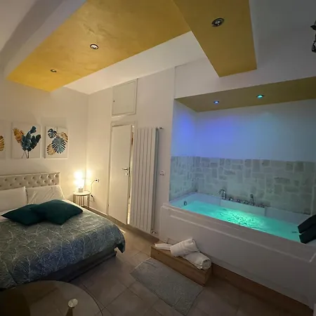 Le Plaisir Luxury Room con vasca idromassaggio-2
